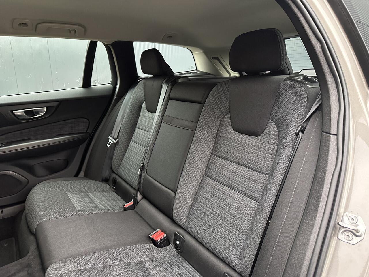 Volvo V60 2.0 B3 Momentum | Trekhaak | Navigatie