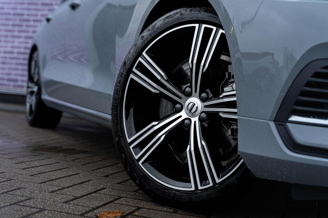 Volvo V60 T6 Plug-in hybrid AWD Essential Bright | Trekhaak | Lederen bekleding | 19" velgen | Google Maps navigatie | Apple Carplay / Android Auto | LED koplampen |