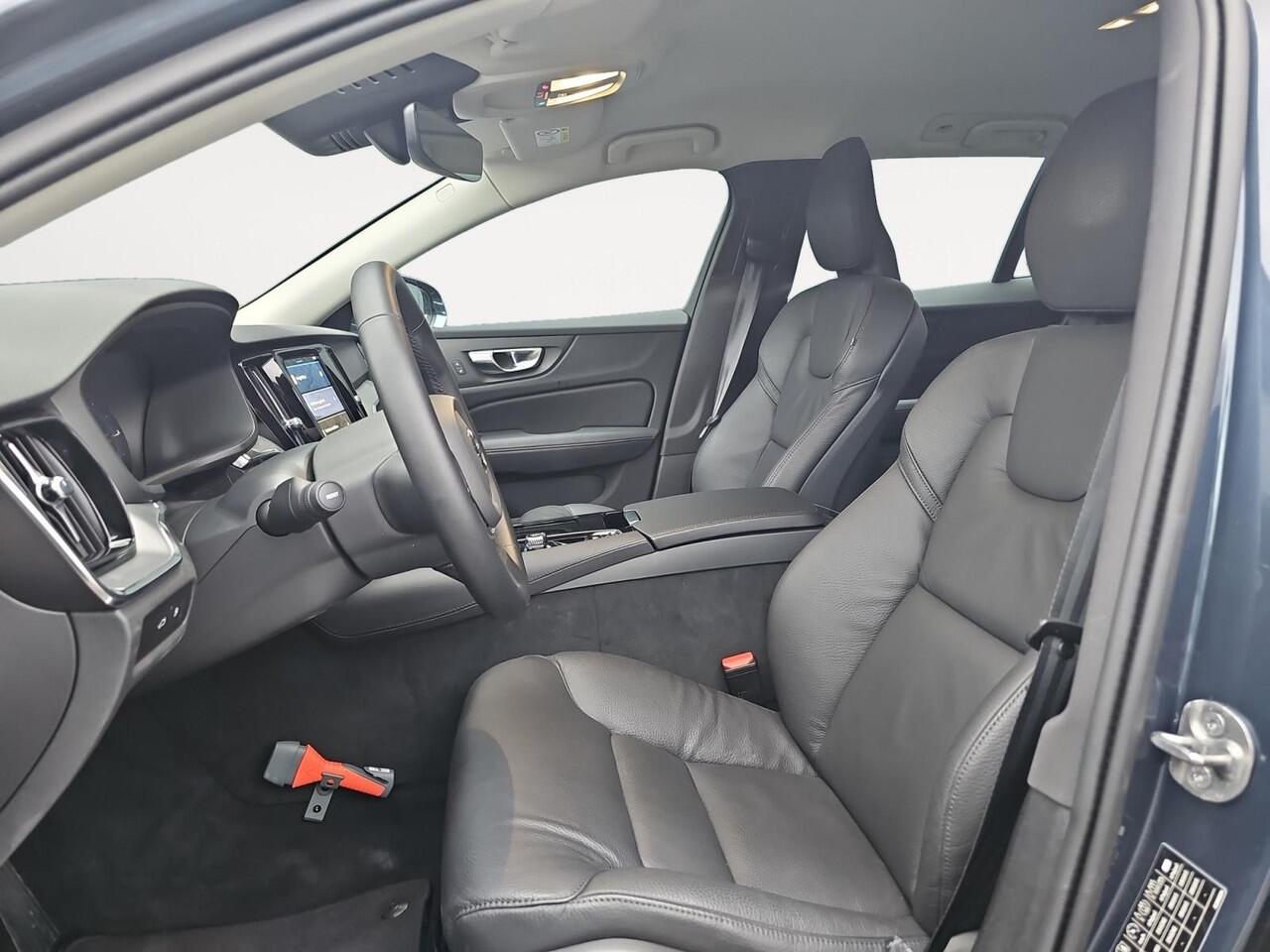 Volvo V60 2.0 T6 Plug-in hybrid AWD Essential Bright | Trekhaak | Cruise Control | Achteruitrijcamera |