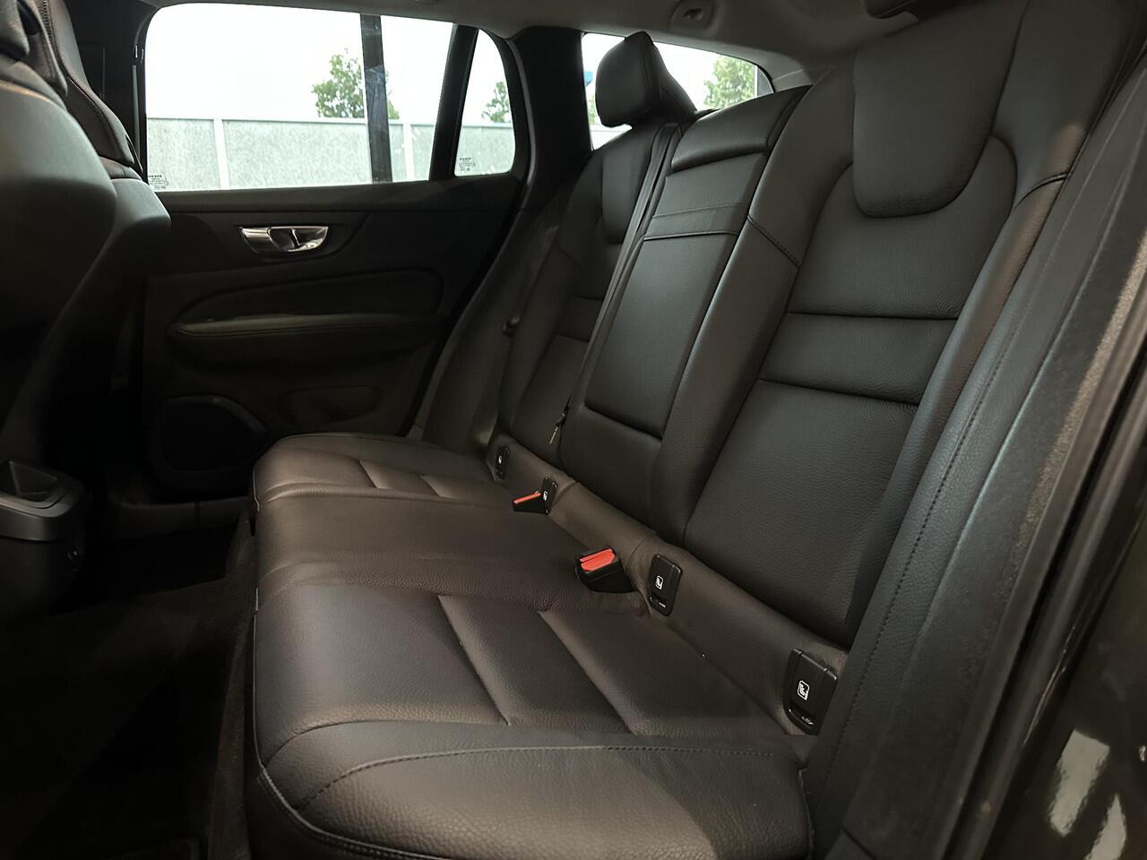 Volvo V60 2.0 B3 Inscription | TREKHAAK | PANORAMADAK | LEDEREN BEKLEDING | COMPLETE AUTO!