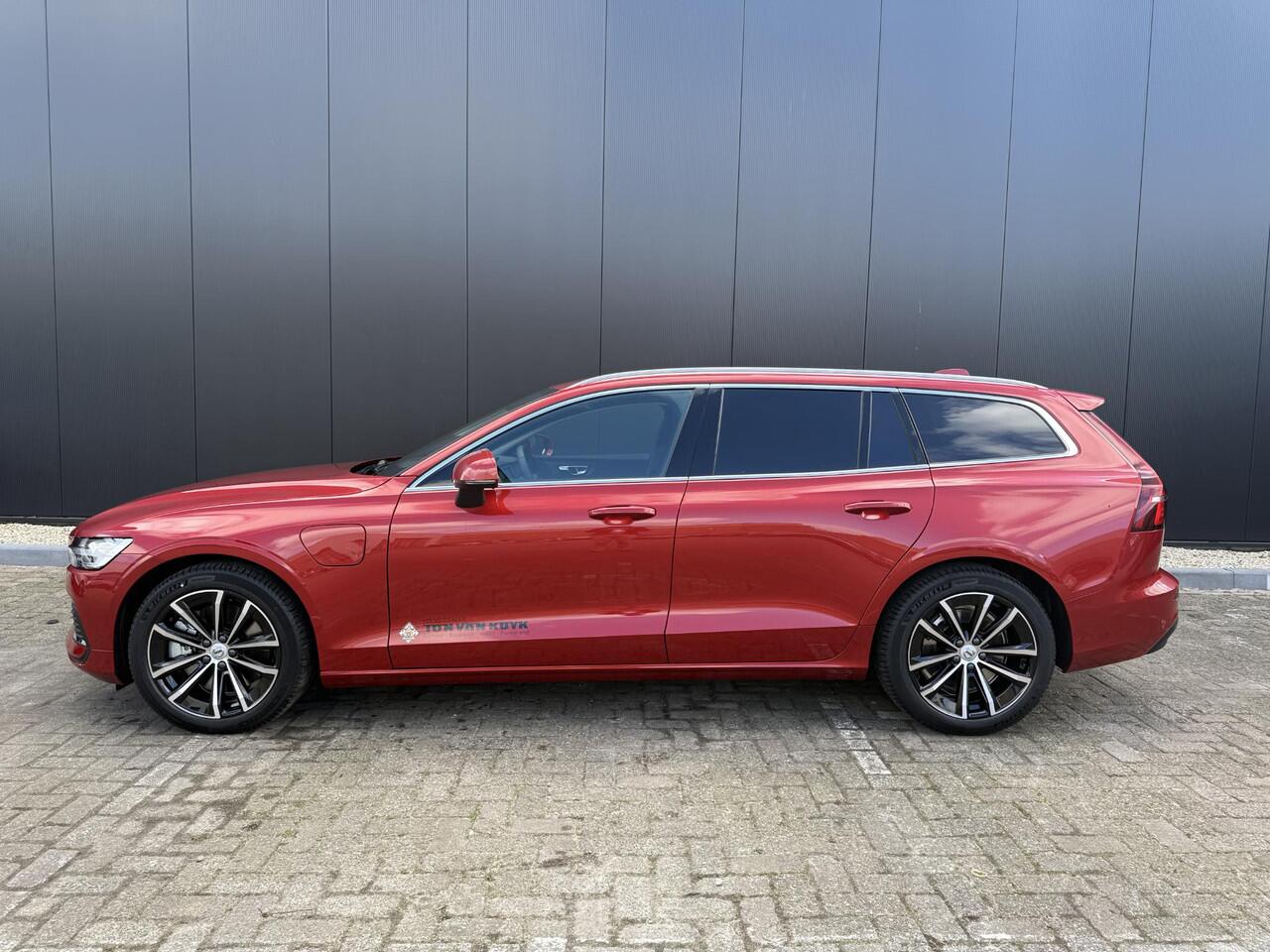 Volvo V60 2.0 T6 Plug-in hybrid AWD Essential Edition Driver assist climate line leder ark assist extra getint glas