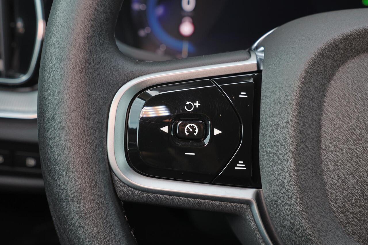 Volvo V60 T6 Recharge AWD Plus Dark - IntelliSafe Assist & Surround - 360º Camera - Harman/Kardon audio - Adaptieve LED koplampen - Verwarmde voorstoelen, stuur & achterbank - Parkeersensoren voor & achter - Elektr. bedienb. voorstoelen met geheugen - Extra getint 