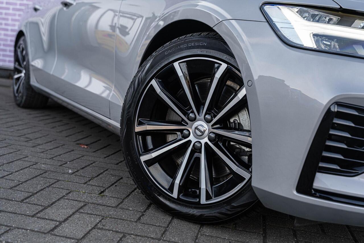 Volvo V60 T6 Plug-in hybrid AWD Plus Dark | Google | Long range | Trekhaak | Harman Kardon | Panoramadak | 360º Camera | Adaptive Cruise | BLIS | Verwarmbare voorruit | Power seats | Dodehoekdetectie |