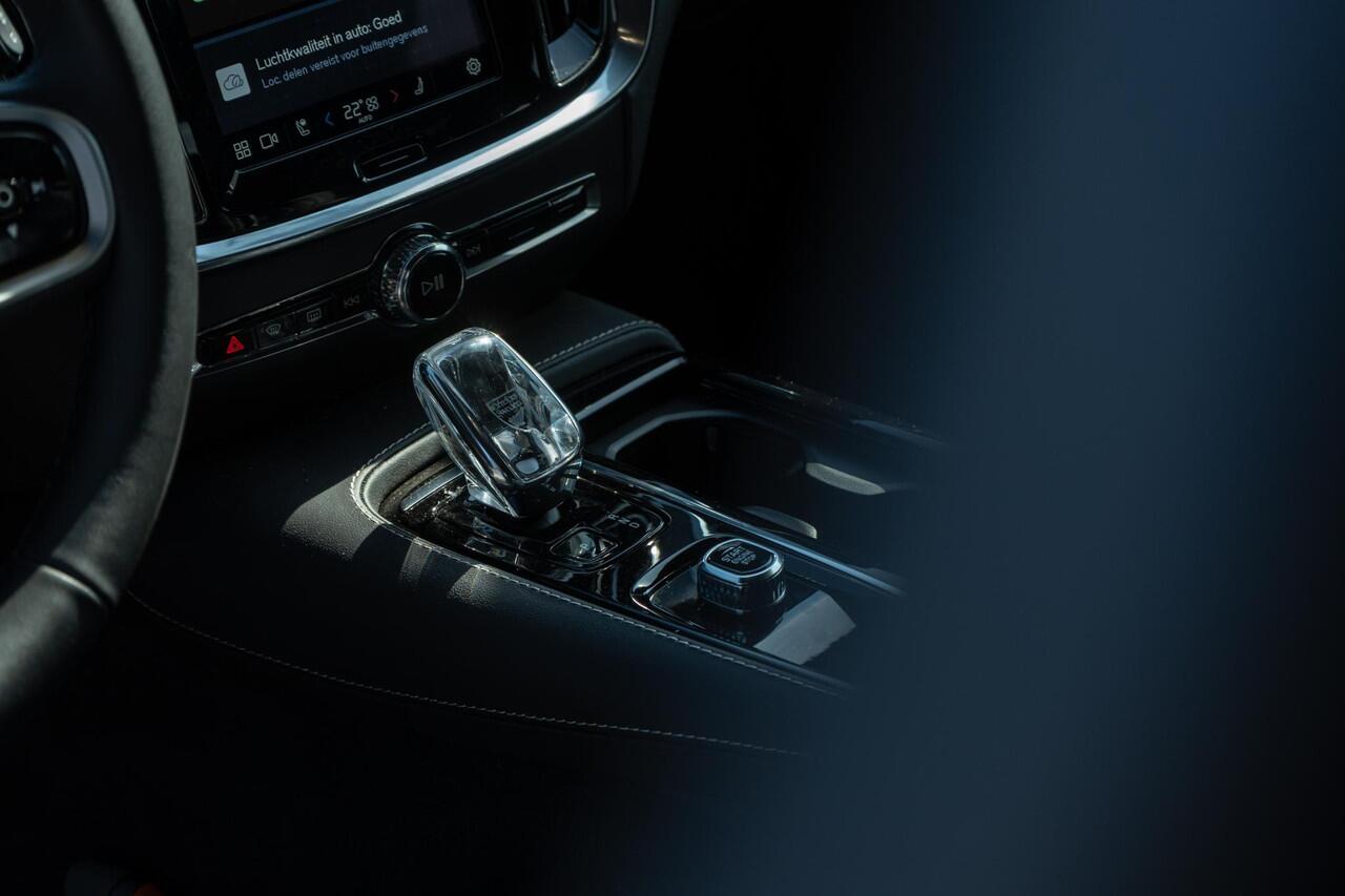 Volvo V60 T6 Plug-in hybrid AWD Plus Dark Aut | Trekhaak 2000 kg | Adaptieve Cruise Control | Harman Kardon | BLIS| 360° camera | Stoelverw. V+A