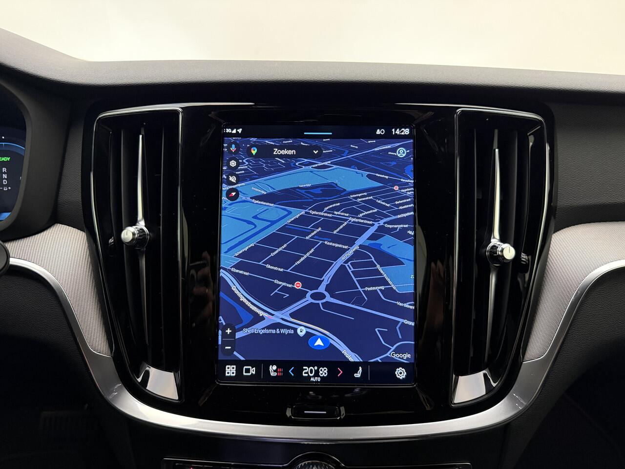 Volvo V60 T6 350pk AWD Plus Dark / Sportleder / Stoel + Stuurw. Verwarming / 19'' / Getint glas / Elektr. Stoelen / Elektr. Achterklep / PDC + Camera /