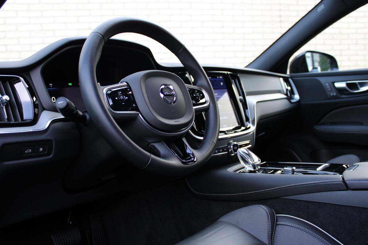 Volvo V60 2.0 T6 Plug-in hybrid AWD Plus Dark Trekhaak Actie | Camera | Elektrische achterklep | Leder | Memory