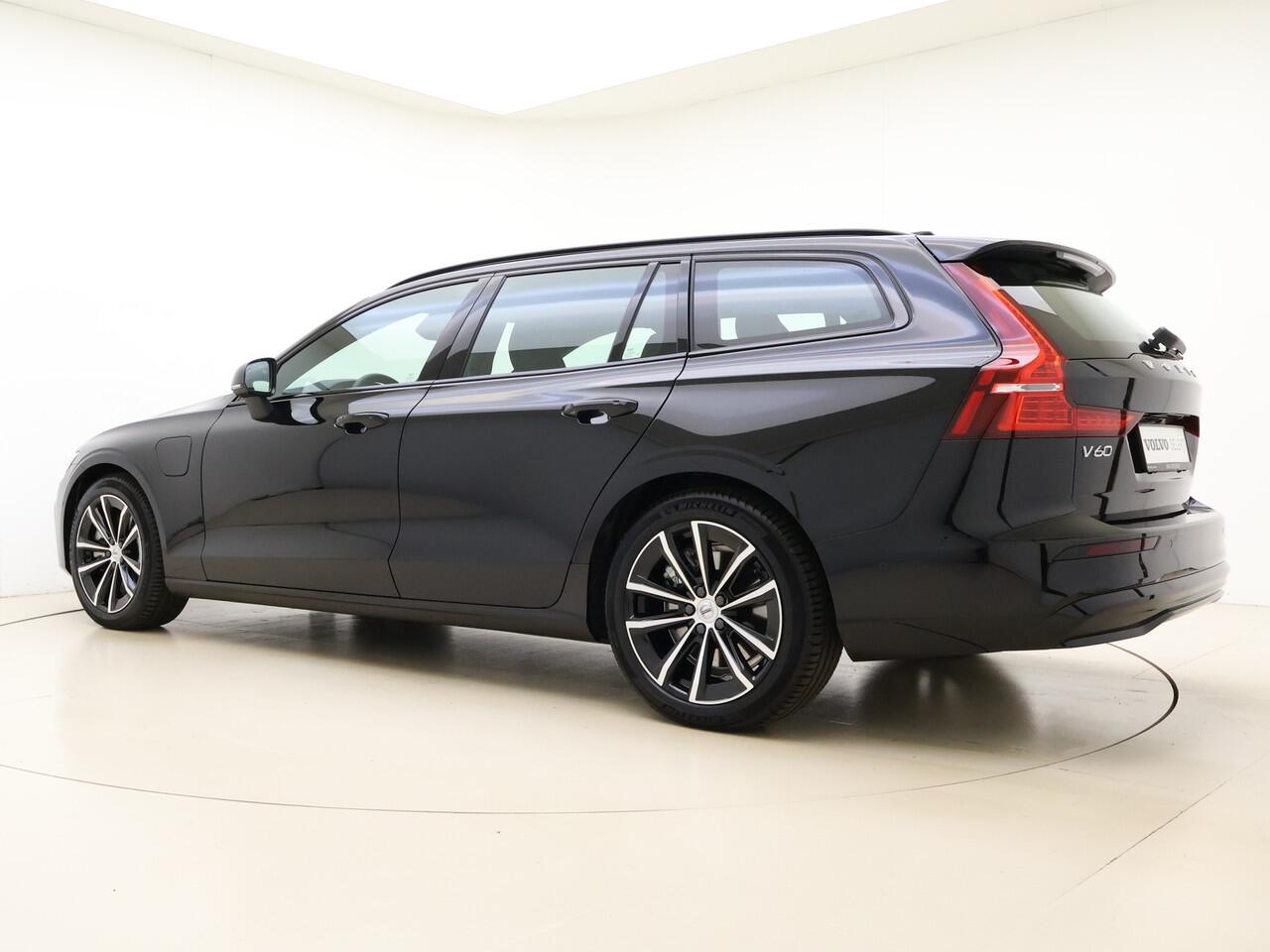 Volvo V60 T6 350pk AWD Plus Dark / Sportstoelen / 360 graden camera / Harman en Kardon audio / Trekhaak / Elektr stoelen / ACC