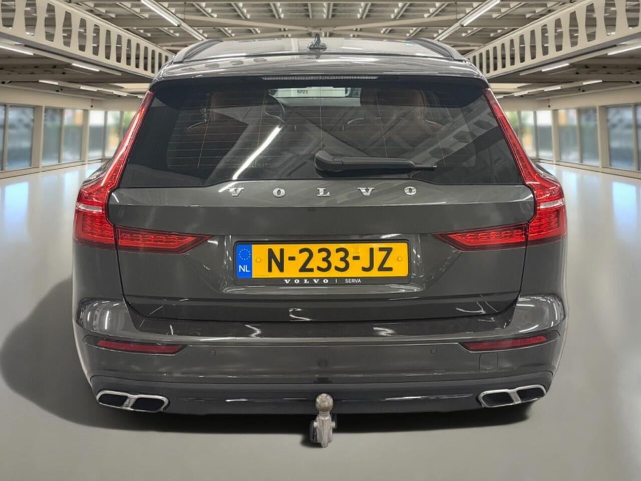 Volvo V60 2.0 B3 Momentum Advantage IntelliSafe Assist/leer/trekhaak/garantie