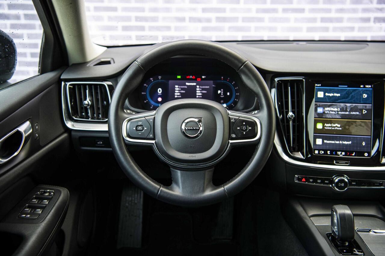 Volvo V60 2.0 B3 Essential Edition | Sport Pack | 19" Black Edition Velgen | Leder | Adaptieve Cruise Control | Stoelverwarming | Park Assist |