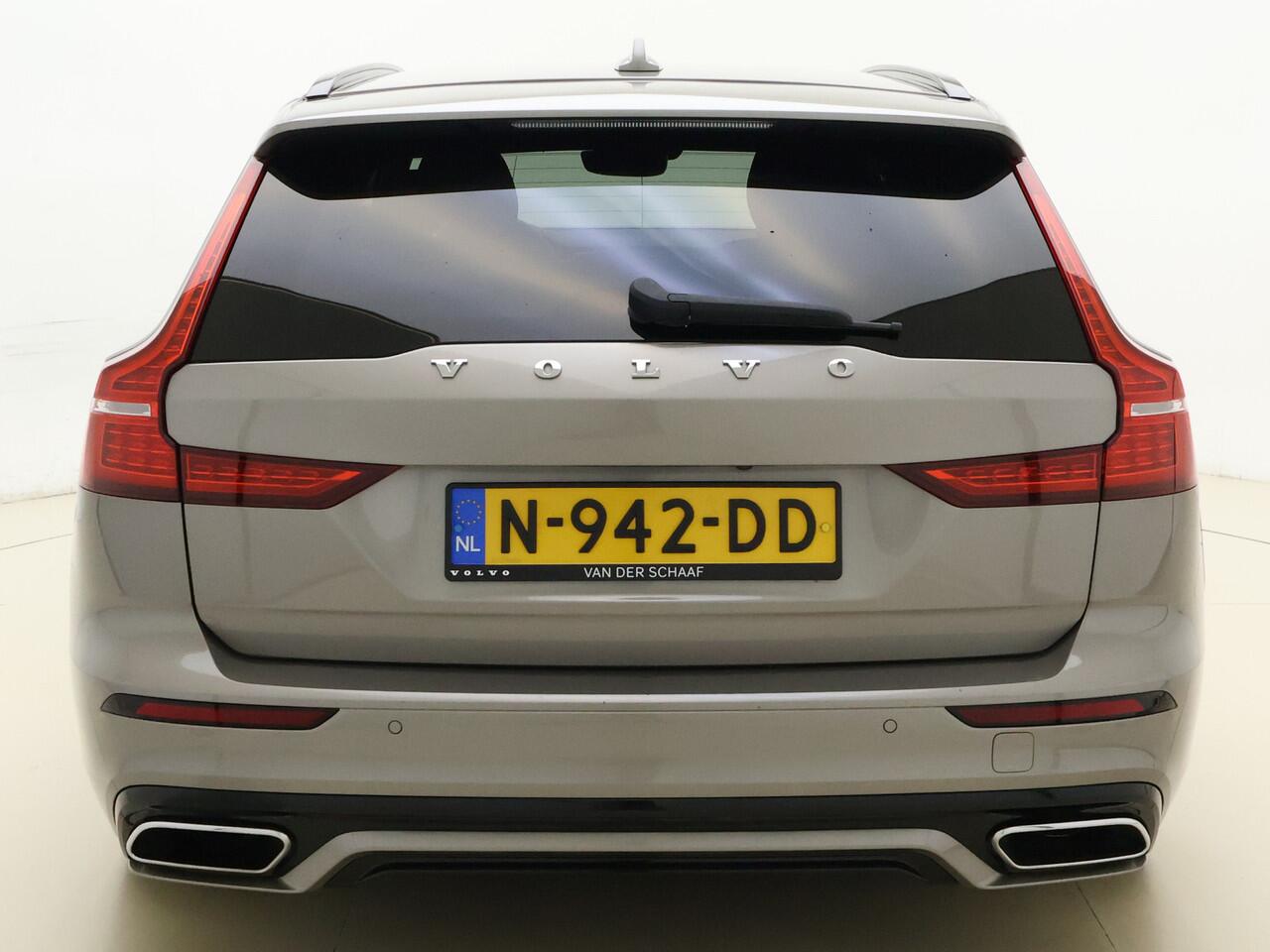 Volvo V60 B3 177pk R-Design / Adapt. Cruise / BLIS / Elektr. Bestuurdersstoel / Stoel + Stuurw. Verwarming / Sportstoelen / Elektr. Achterklep / PDC + Camera / DAB / Getint glas / 18'' / Keyless /