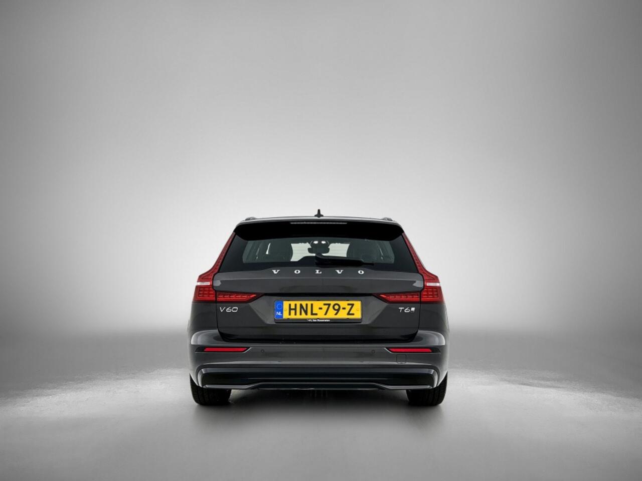 Volvo V60 2.0 T6 Plus Dark | Trekhaak | Sport Leder | 360* | Blis | Pilot