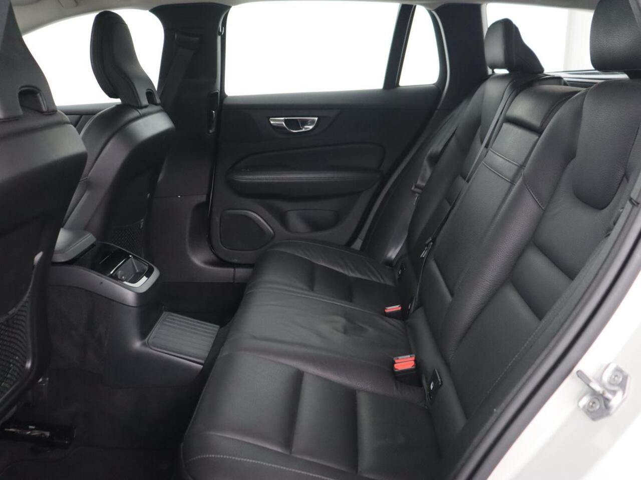 Volvo V60 2.0 T6 AWD Recharge Inscription | Trekhaak | Stoel & stuurverwarming | Leder | Adaptive cruise | Memory | Carplay | Navigatie | Camera | PHEV | Plug In