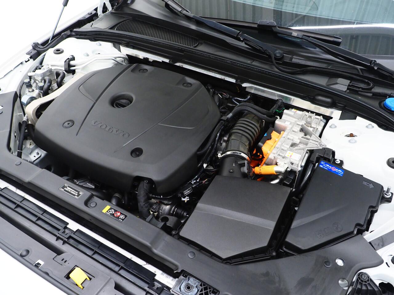 Volvo V60 2.0 T6 Recharge AWD R-Design | Pilot Assist | Keyless | Camera | Memory | Carplay