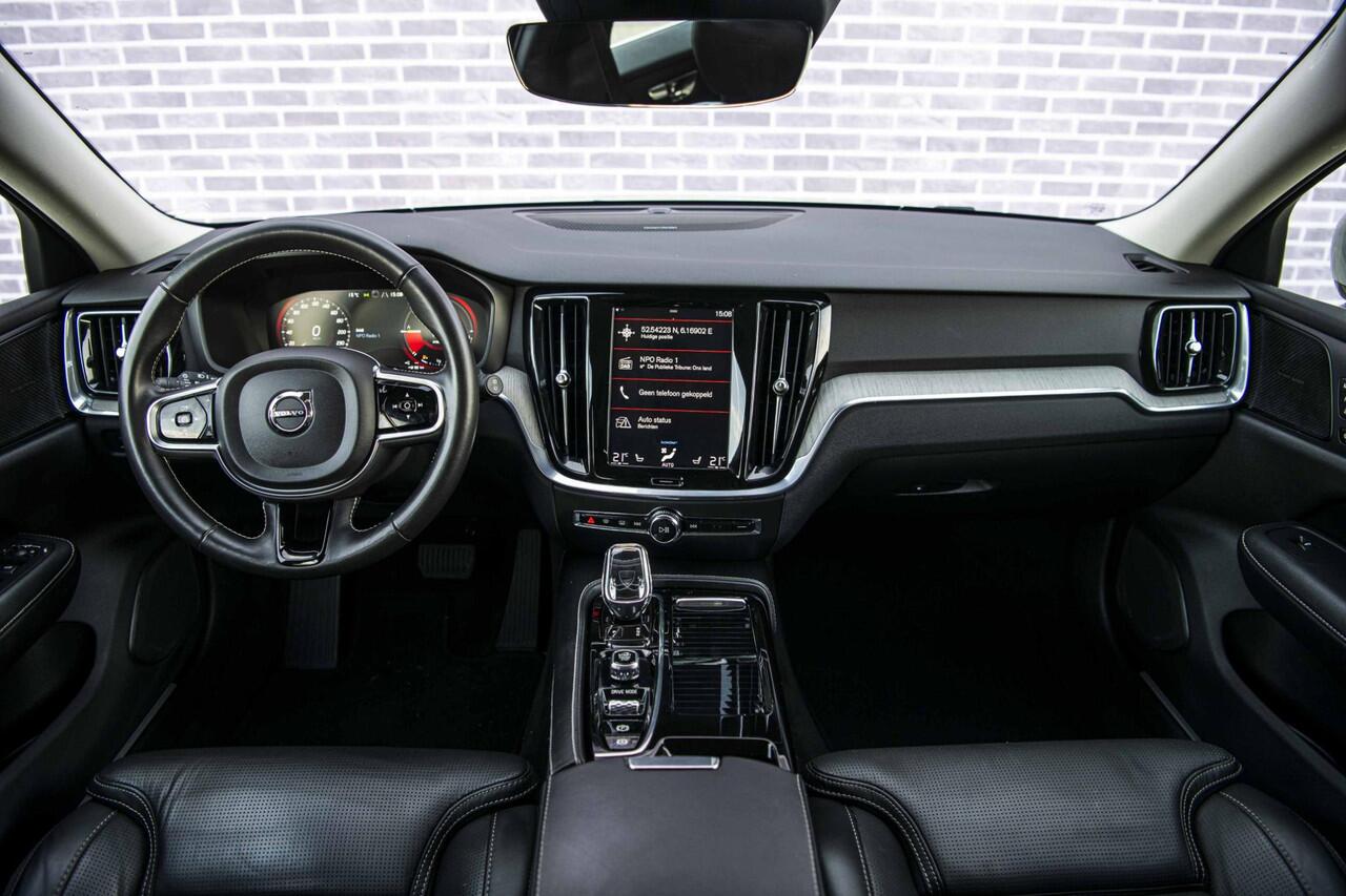 Volvo V60 2.0 T8 Twin Engine AWD Inscription | Adaptieve Cruise Control | Harman Kardon Audio | Parkeercamera | Trekhaak | Dodehoek Detectie | Stoel-/Voorruitverwarming | Nappa Lederen Bekleding + Stoelventilatie en massage |