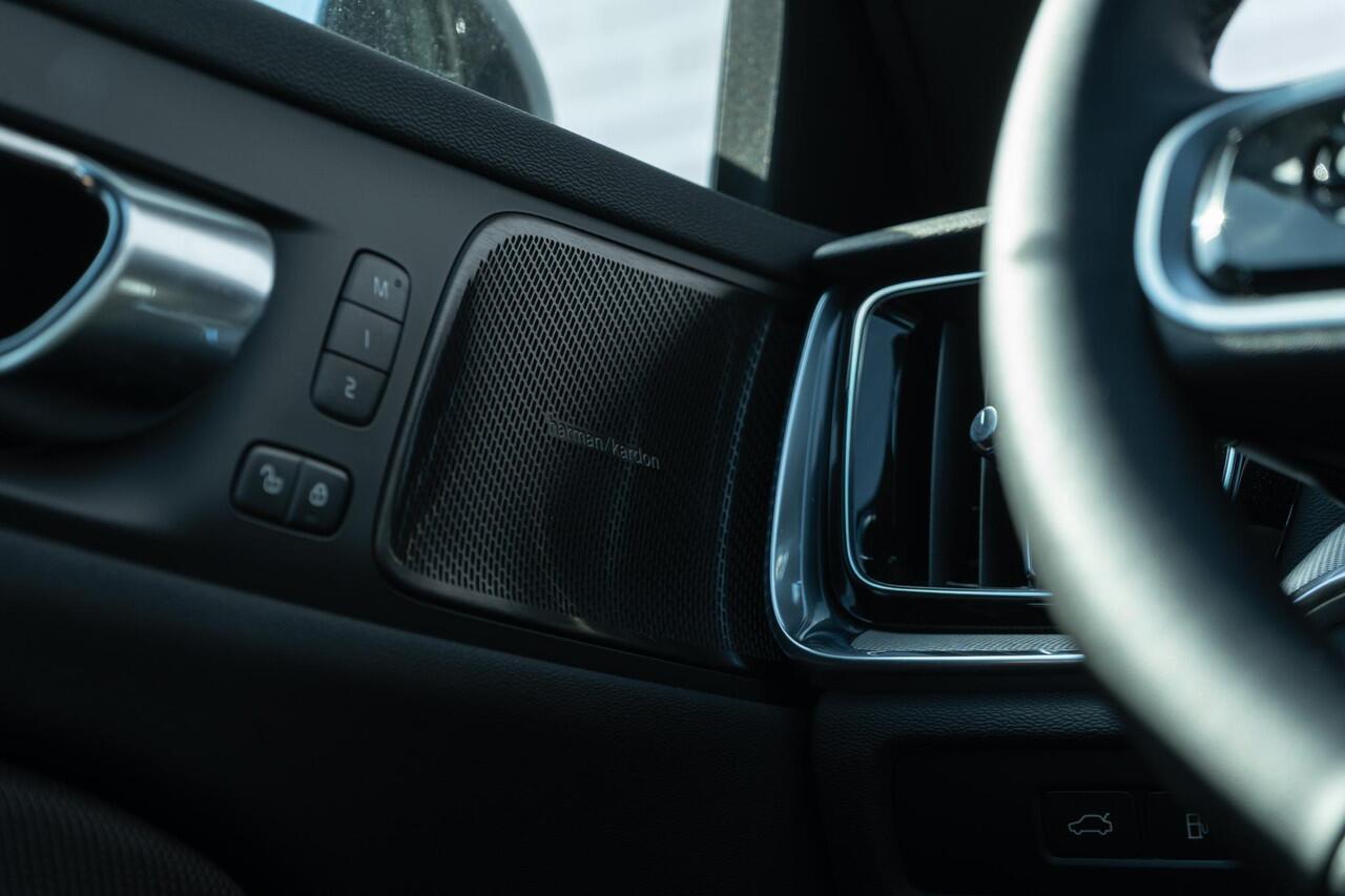 Volvo V60 T6 Plug-in hybrid AWD Plus Dark Aut | Trekhaak 2000 kg | Adaptieve Cruise Control | Harman Kardon | BLIS| 360° camera | Stoelverw. V+A