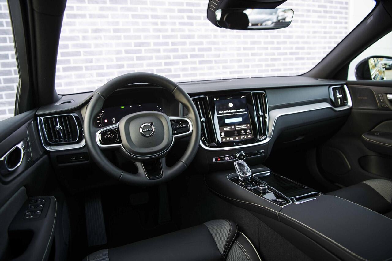 Volvo V60 2.0 T8 Plug-in hybrid AWD Ultra Dark Performance Edition | Polestar Tuning | Black Pack | Panoramadak | 360 Camera | Head Up Display | Lighting Pack |