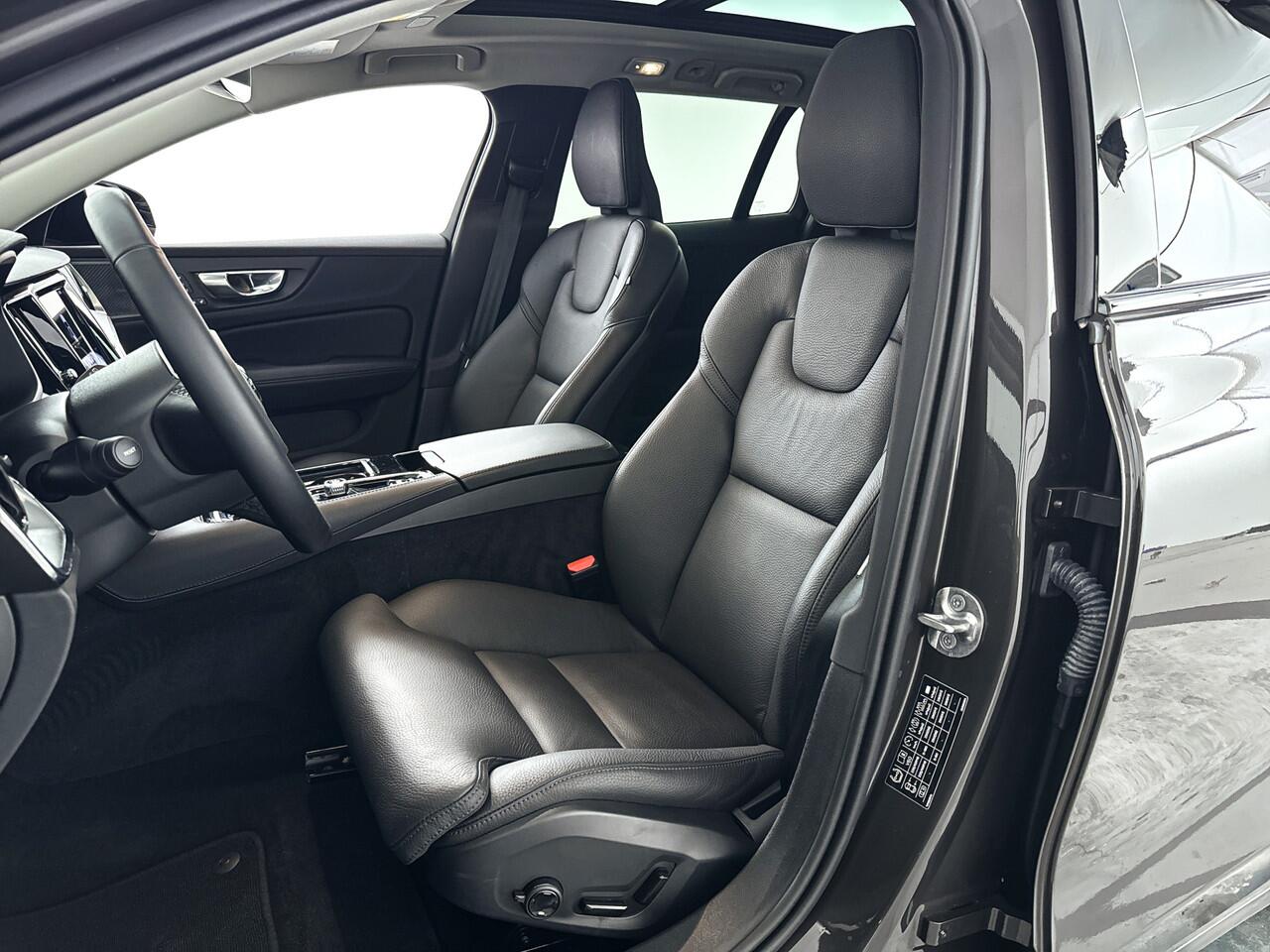 Volvo V60 T6 Aut. Plug-in hybrid AWD Ultra Dark | Panoramadak | Harman Kardon | Head- up display | Parkeercamera | Trekhaak