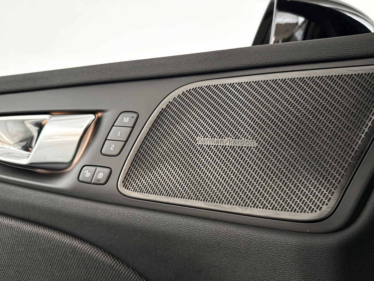 Volvo V60 T6 Plug-in hybrid AWD Plus Dark | 360° camera | Harman Kardon | Stoel- en Stuurverwarming | Trekhaak