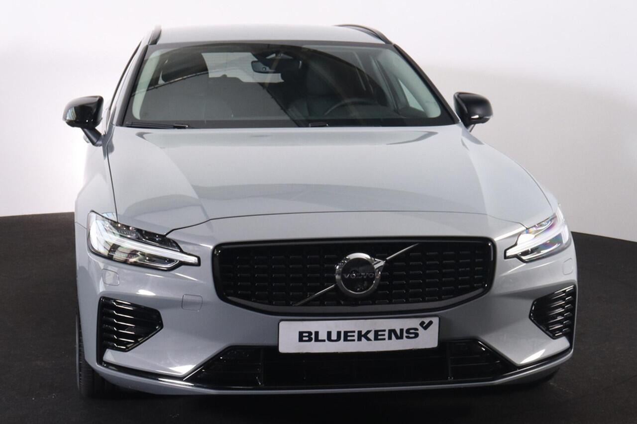 Volvo V60 T6 Recharge AWD Plus Dark - IntelliSafe Assist & Surround - 360º Camera - Harman/Kardon audio - Adaptieve LED koplampen - Verwarmde voorstoelen, stuur & achterbank - Parkeersensoren voor & achter - Elektr. bedienb. voorstoelen met geheugen - Extra getint 