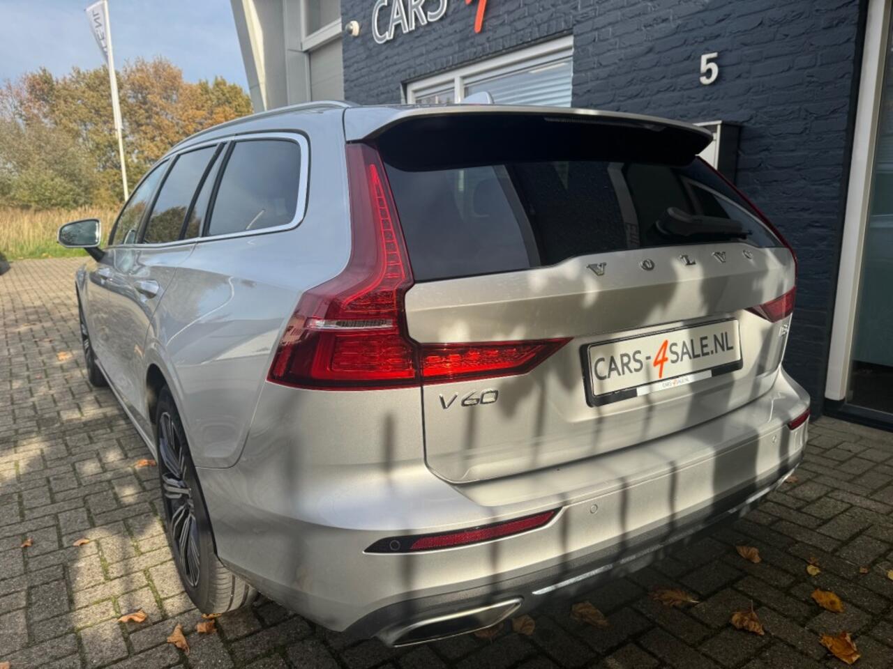 Volvo V60 2.0 B3 Autom. Inscription + Camera. + Leder + 18 inch Lmv - Full options 2022!