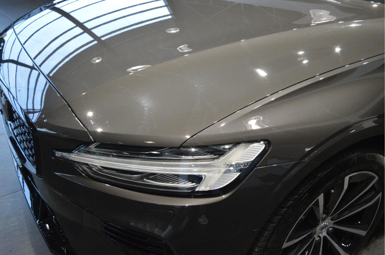 Volvo V60 2.0 T6 Plug-in hybrid AWD Plus Dark leer trekhaak 18 inch !!