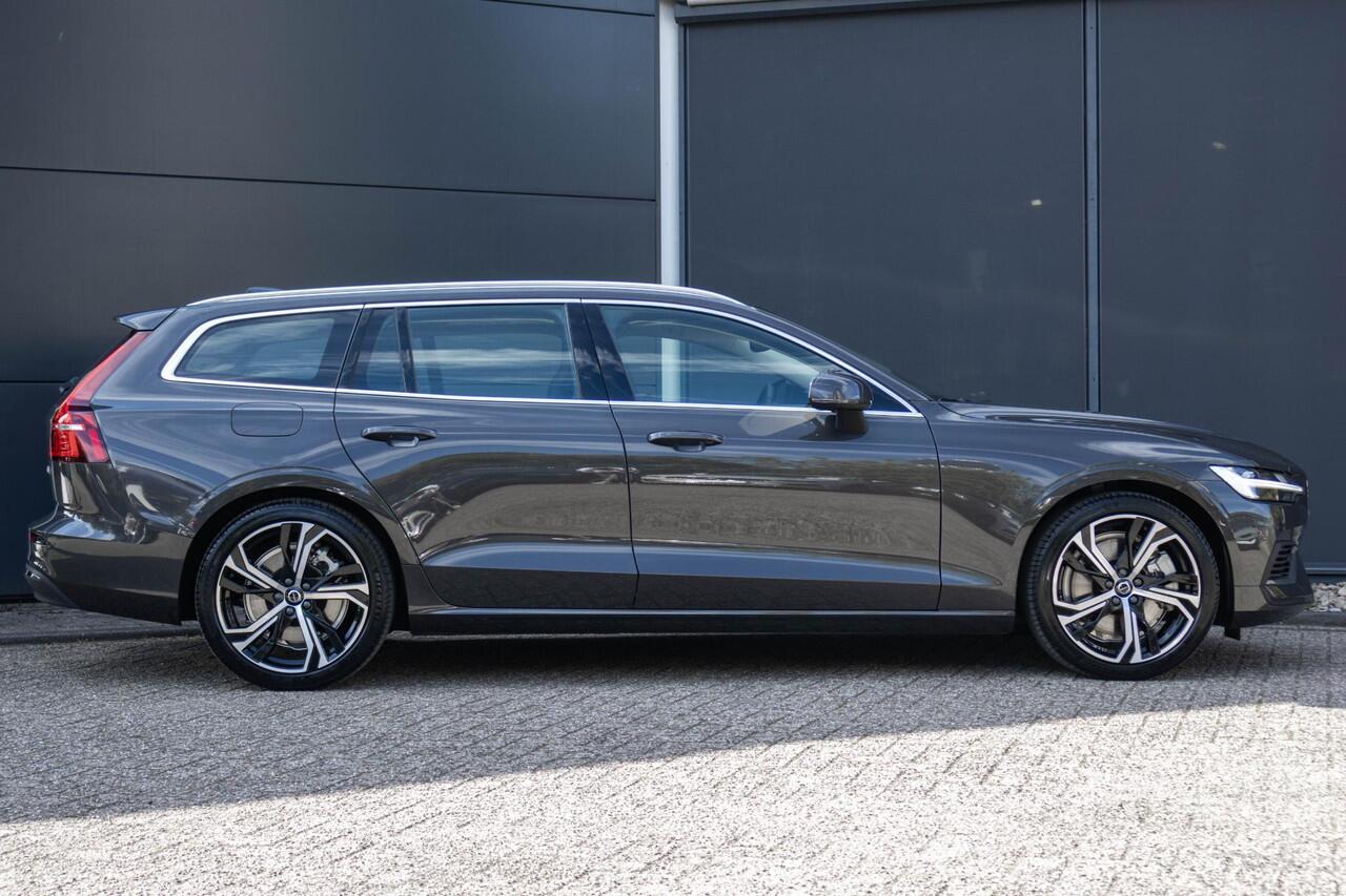 Volvo V60 T6 Plug-in hybrid AWD Plus Bright | Lederen interieur | Semi Elektrische Trekhaak | Keyless | Climate Pack | Elektrisch verstelbare stoelen | Adaptieve Cruise Control | Google Infotainment | 19 inch Lichtmetalen velgen | Parkeercamera en sensoren rondom |