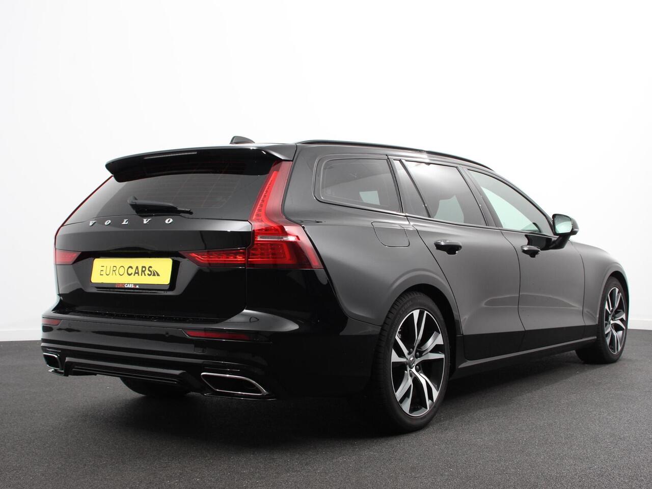 Volvo V60 2.0 B4 R-Design Navigatie Climate control Cruise control adaptive Parkeersensoren Achteruitrijcamera Keyless Navigatie Apple Carplay/ Android Auto