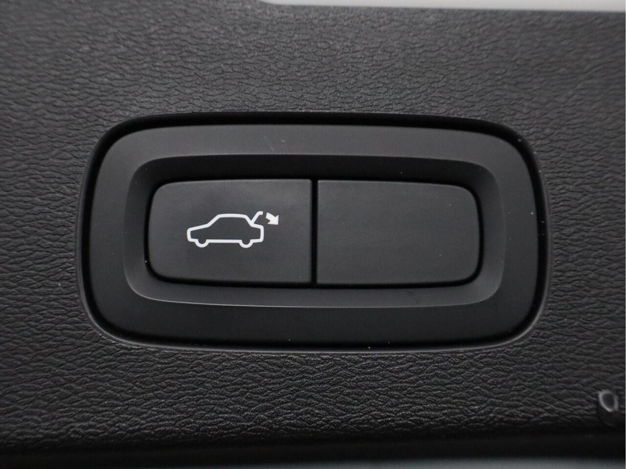 Volvo V60 2.0 T6 Twin Engine AWD Inscription | Harman Kardon | Trekhaak