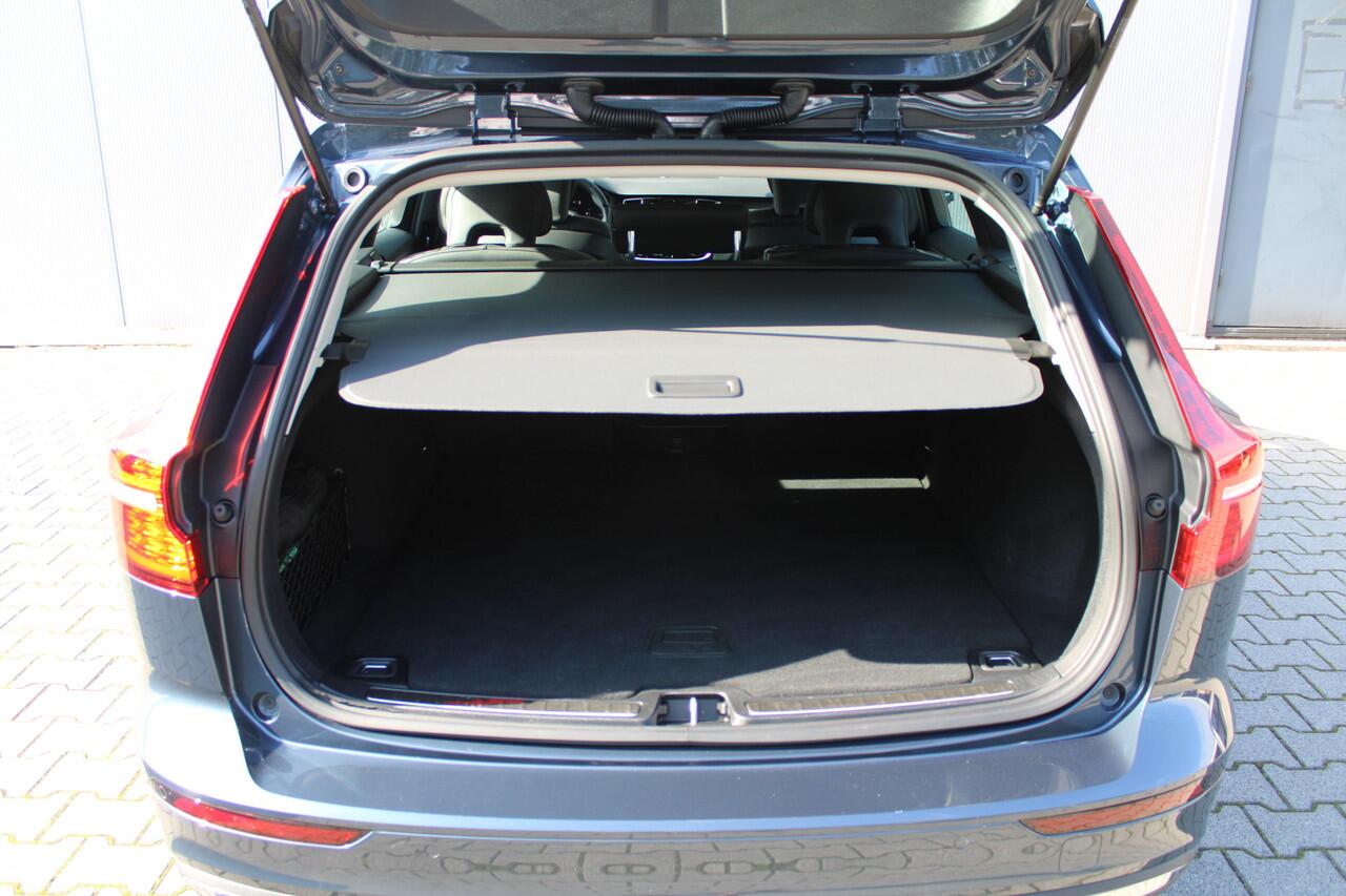 Volvo V60 T6 Plug-in hybrid AWD Essential Bright | Leder | Trekhaak | Adaptieve Cruise | All Season banden