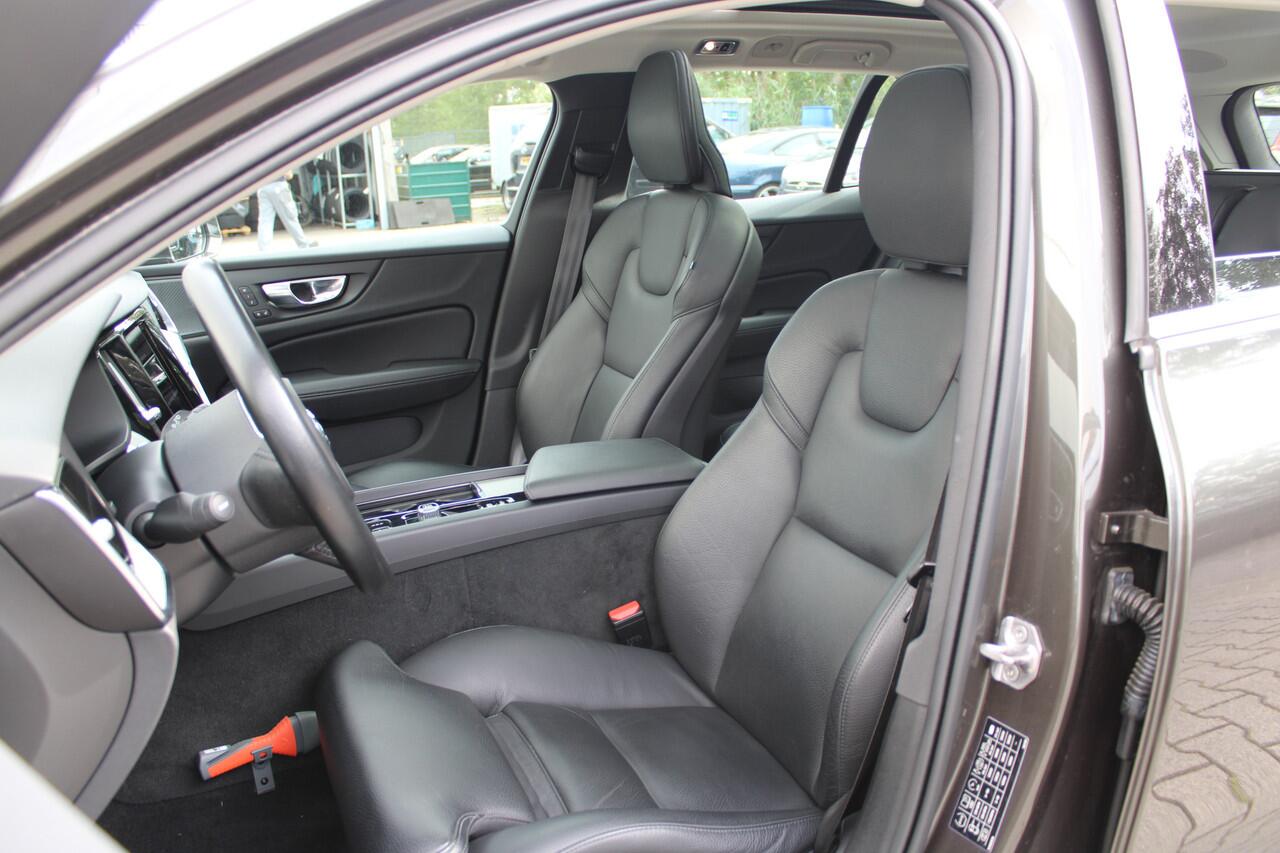 Volvo V60 B3 Inscription | Panorama Dak | Standkachel | Harman Kardon | Dealer onderhouden