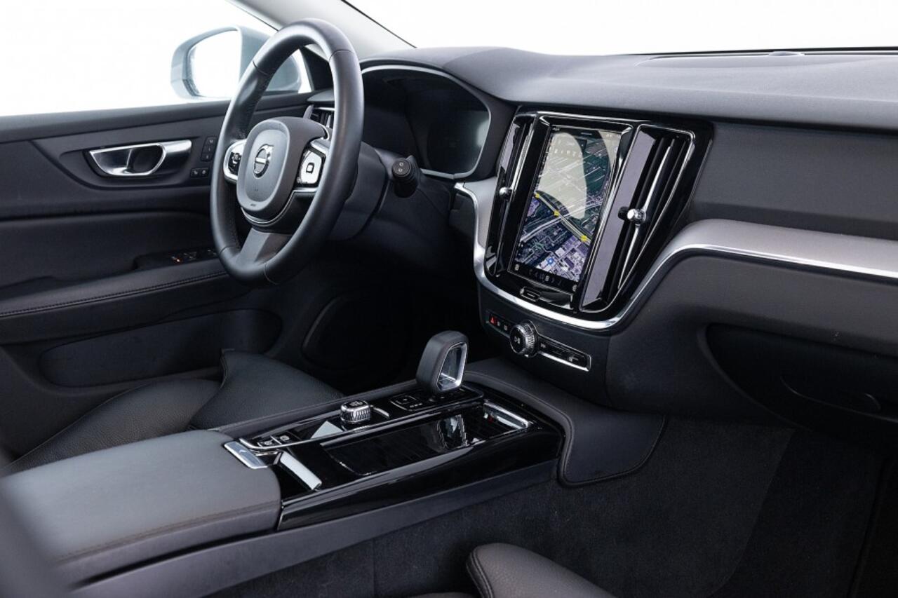 Volvo V60 2.0 T8 Plug-in hybrid AWD Plus Bright | PANORAMADAK ? 1e Eigenaar