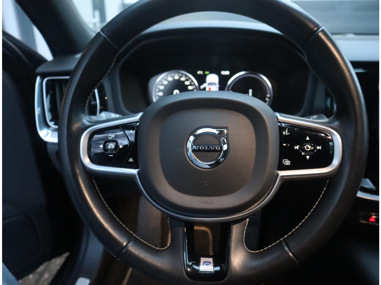 Volvo V60 2.0 T6 Twin Engine AWD R-Design // 84,6 SOH !