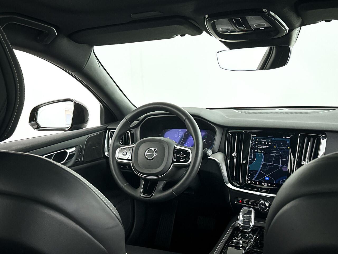 Volvo V60 T6 Aut. Plug-in hybrid AWD Plus Dark | Panoramadak | 360° camera | Stoel- en Stuurverwarming | Harman Kardon | Trekhaak