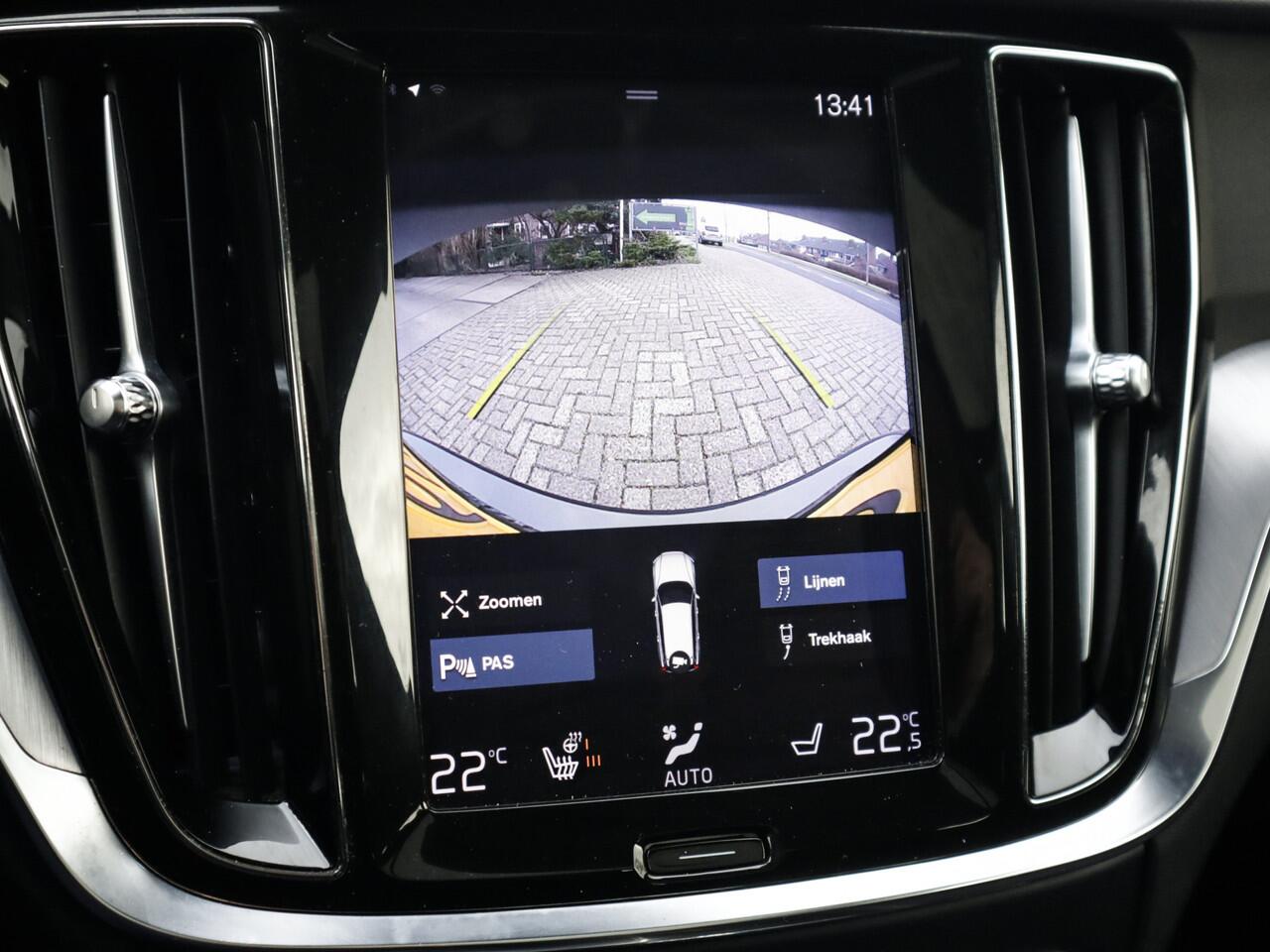 Volvo V60 2.0 B4 Momentum Business 2e-Eig. & Keurig-Onderh. BOVAG-Garantie. NL-Auto.