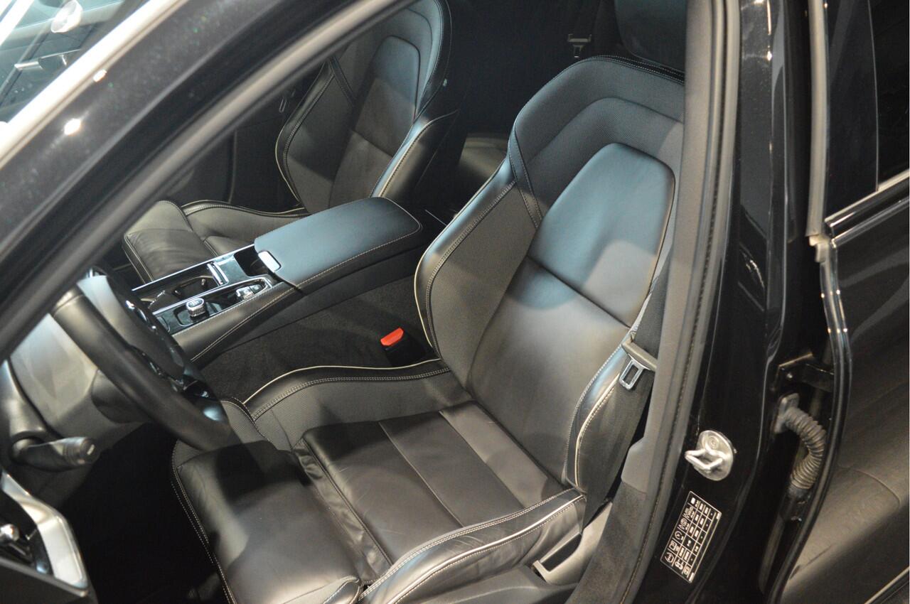 Volvo V60 2.0 T8 Plug-in hybrid AWD Plus Dark harman kardon 19 inch !!