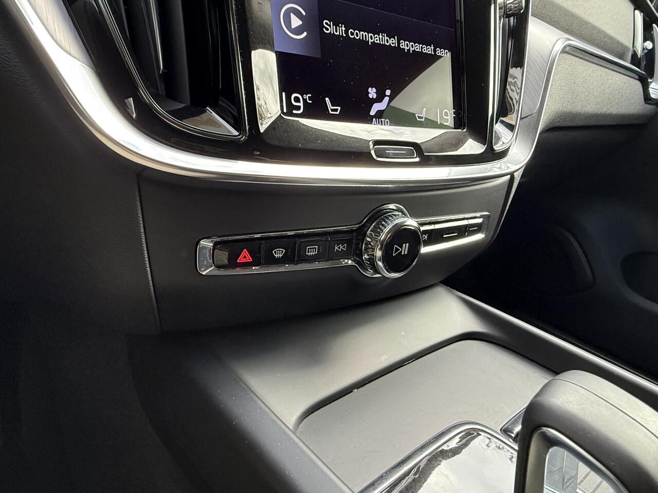 Volvo V60 2.0 B4 Momentum Bus. |Carplay|Adapt.Cruise|Trekhaak|