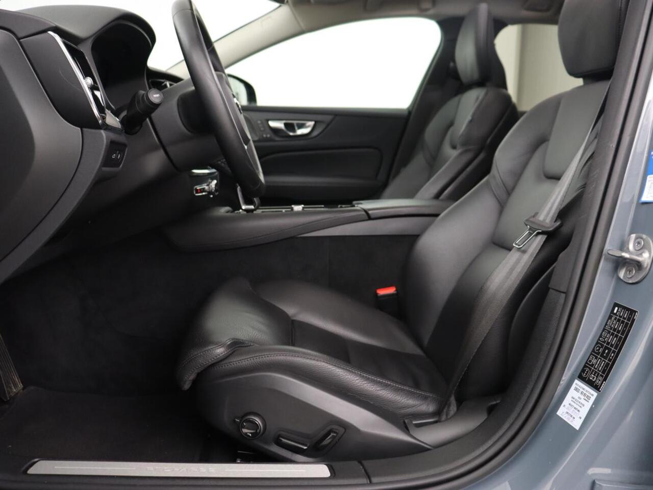 Volvo V60 2.0 T6 Plug-in hybrid AWD | Panoramadak | Trekhaak | Camera | Harman/Kardon | Leder | Stoel & Stuurverwarming