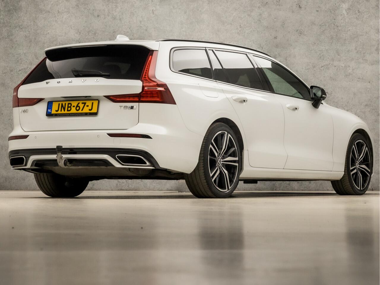 Volvo V60 2.0 T8 Twin Engine AWD Polestar Engineered 405Pk (PANORAMADAK, APPLE CARPLAY, MEMORY SEATS, LEDER, HARMAN/KARDON, TREKHAAK, CAMERA, ADAPTIVE CRUISE, GETINT GLAS, NIEUWSTAAT)