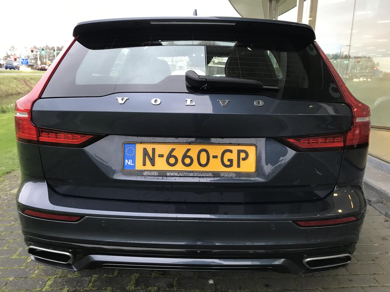 Volvo V60 2.0 B3 R-Design Automaat | Rijklaar incl 12 mnd Bovag | Panoramadak Trekhaak Keyless Carplay/Android