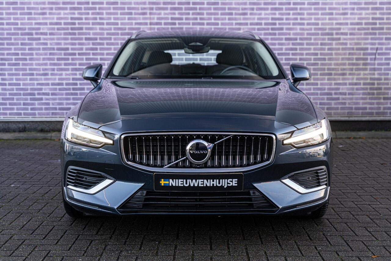 Volvo V60 2.0 T6 Plug-in hybrid AWD Essential Bright | Trekhaak | Stoel- / Stuurverwarming | Adaptive Cruise Control | Parkeercamera | Google | Carplay | Volvo On Call |