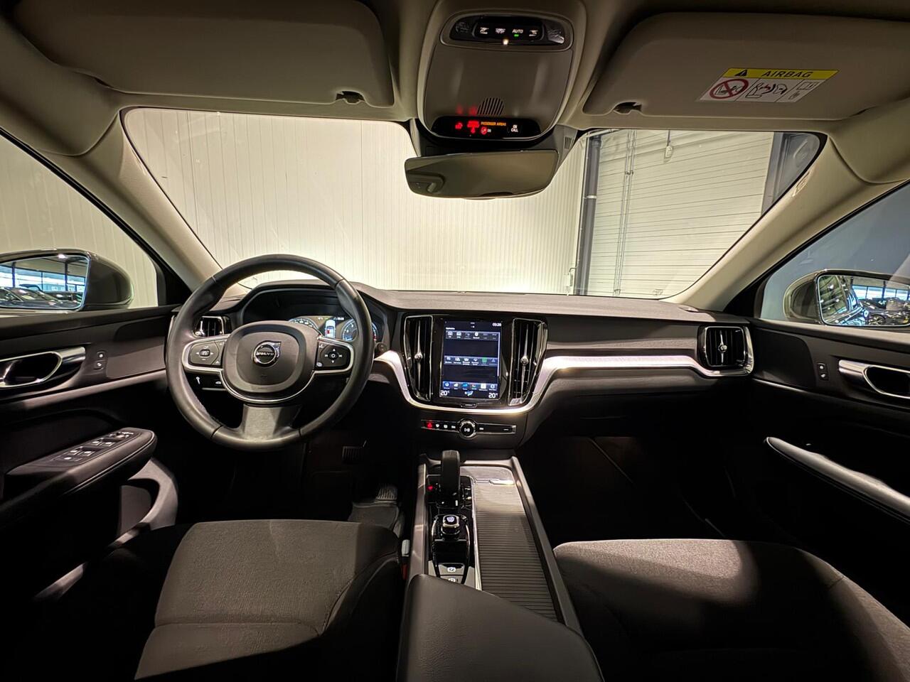 Volvo V60 B3 Aut. Momentum ACC Trekhaak Parkeercamera 164pk