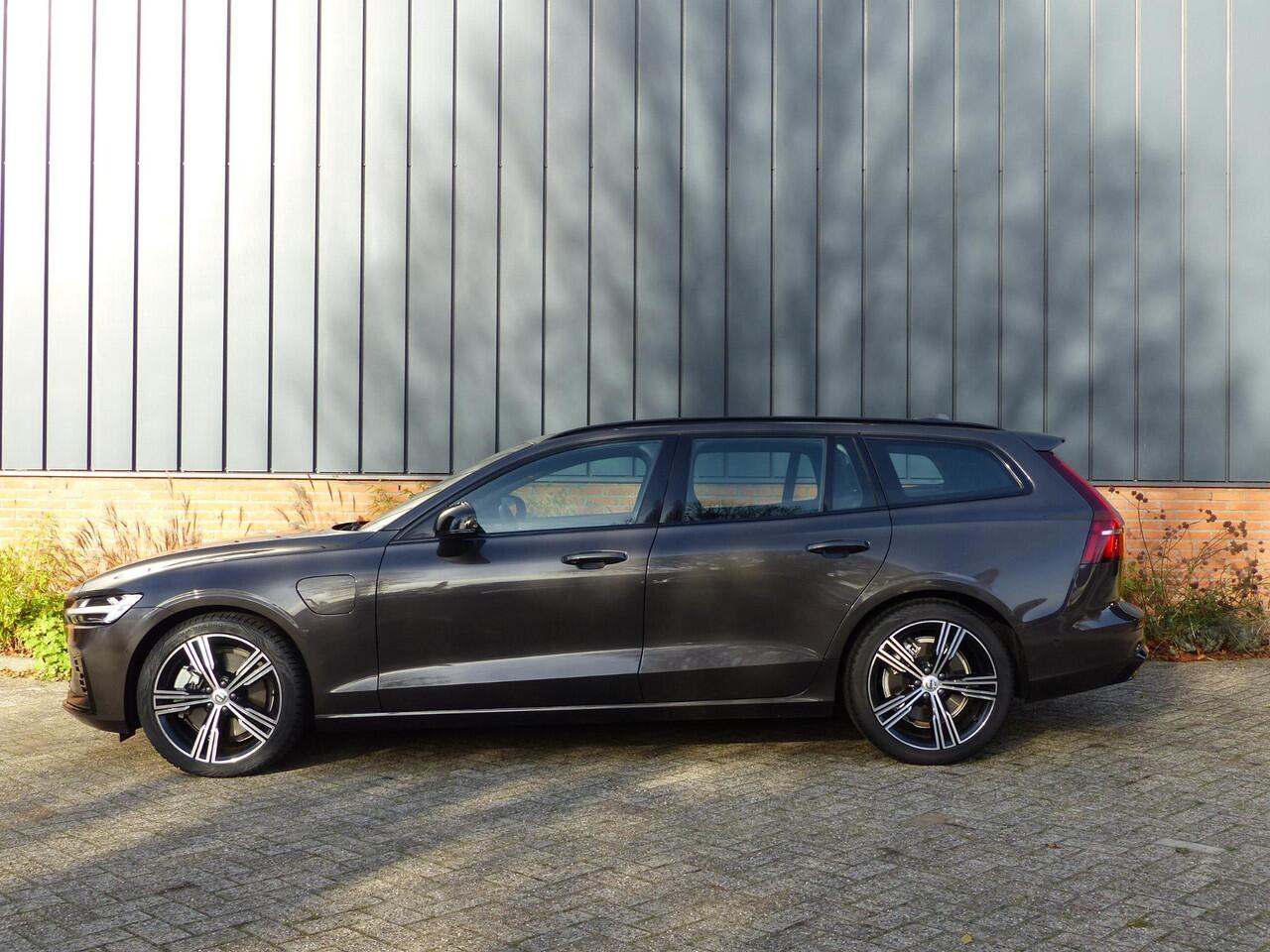 Volvo V60 T6 Plug-in hybrid AWD Plus Dark