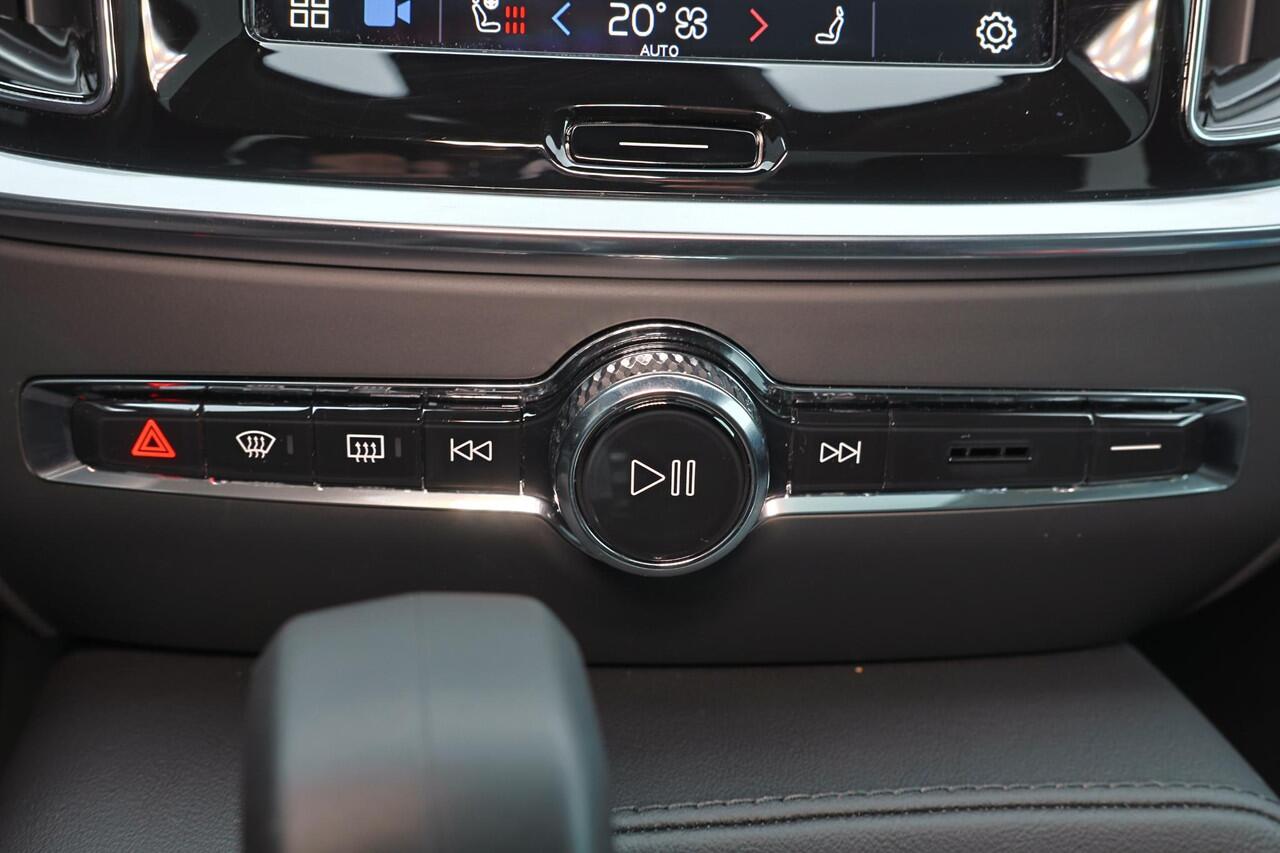 Volvo V60 T6 Recharge AWD Plus Dark - Panorama/schuifdak - IntelliSafe Assist & Surround - Harman/Kardon audio - Parkeercamera achter - Verwarmde voorstoelen, stuur & achterbank - Parkeersensoren voor & achter - Elektr. bedienb. voorstoelen met geheugen - Extra get