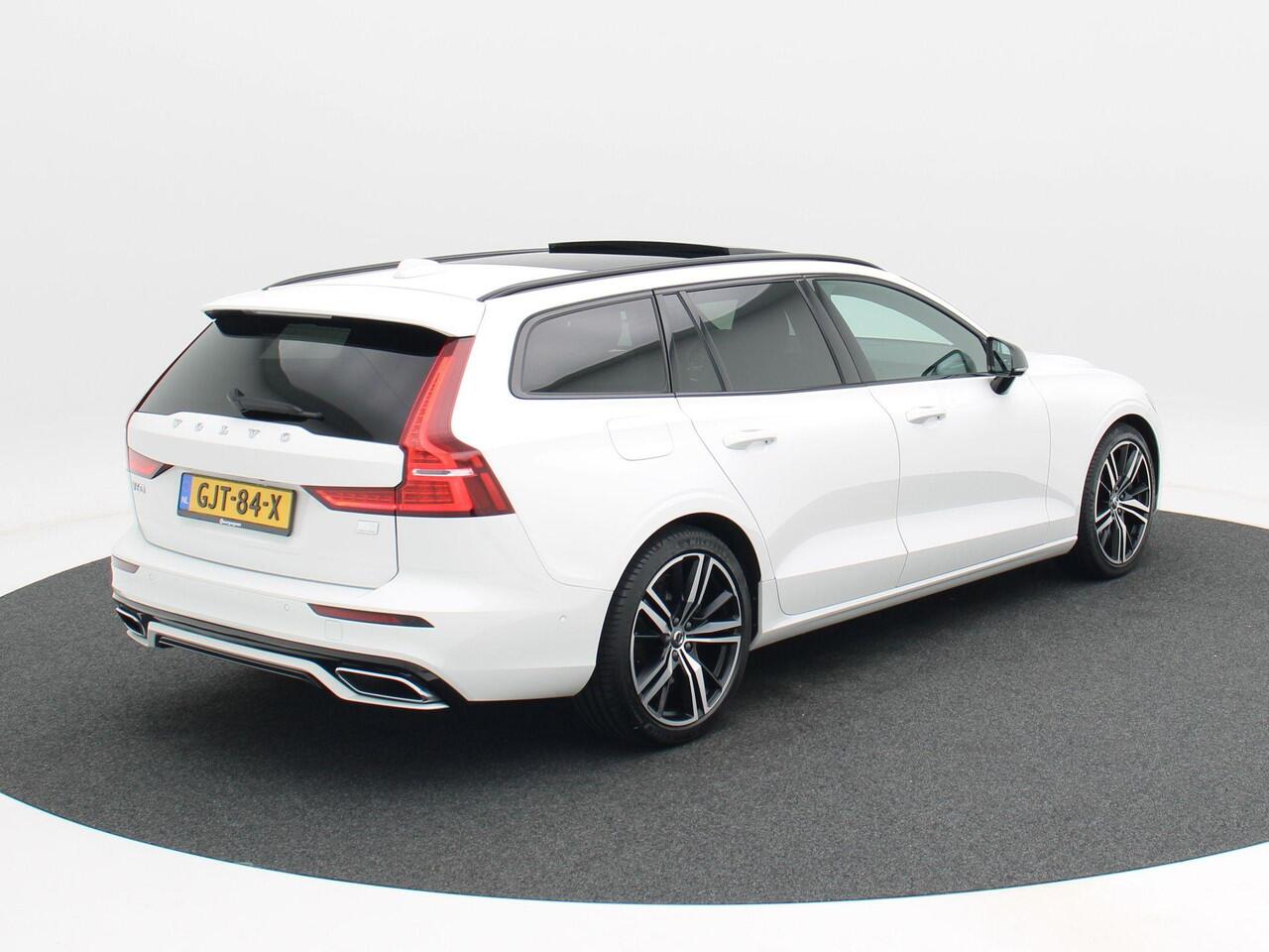 Volvo V60 2.0 T6 340 Pk Automaat Recharge AWD R-Design | Panoramadak | Harman/Kardon | Elektrische Achterklep | Stoelverwarming | 19 Inch | 105.407 Km!!