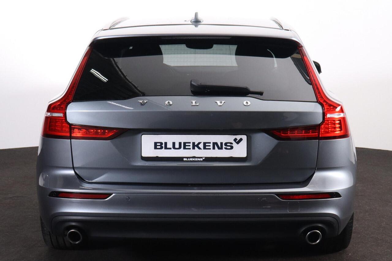 Volvo V60 B3 Momentum - Leder - IntelliSafe Surround - Elektr. bedienb. voorstoelen - Parkeercamera achter - Verwarmde voorstoelen - Extra getint glas - Parkeersensoren voor & achter - Adaptieve LED koplampen -