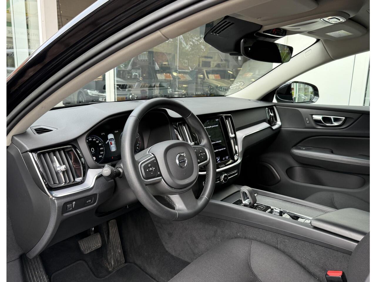 Volvo V60 2.0 B4 Momentum Bus. |Carplay|Adapt.Cruise|Trekhaak|