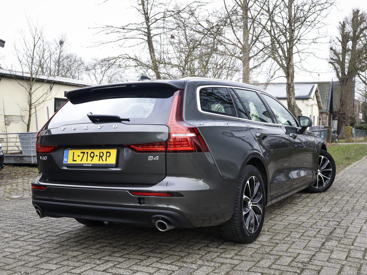 Volvo V60 2.0 B4 Momentum Business 2e-Eig. & Keurig-Onderh. BOVAG-Garantie. NL-Auto.