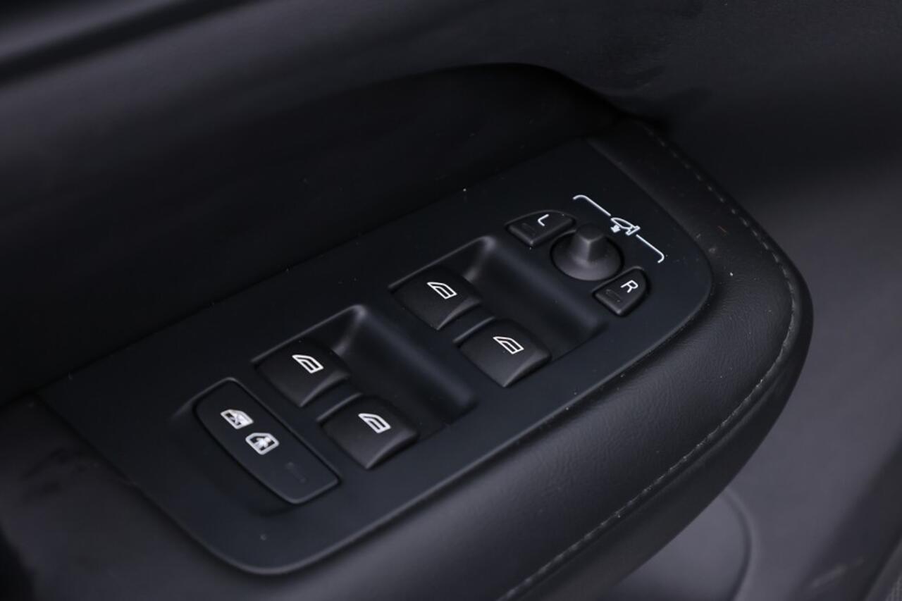 Volvo V60 2.0 T8 Plug-in hybrid AWD Plus Bright | PANORAMADAK ? 1e Eigenaar