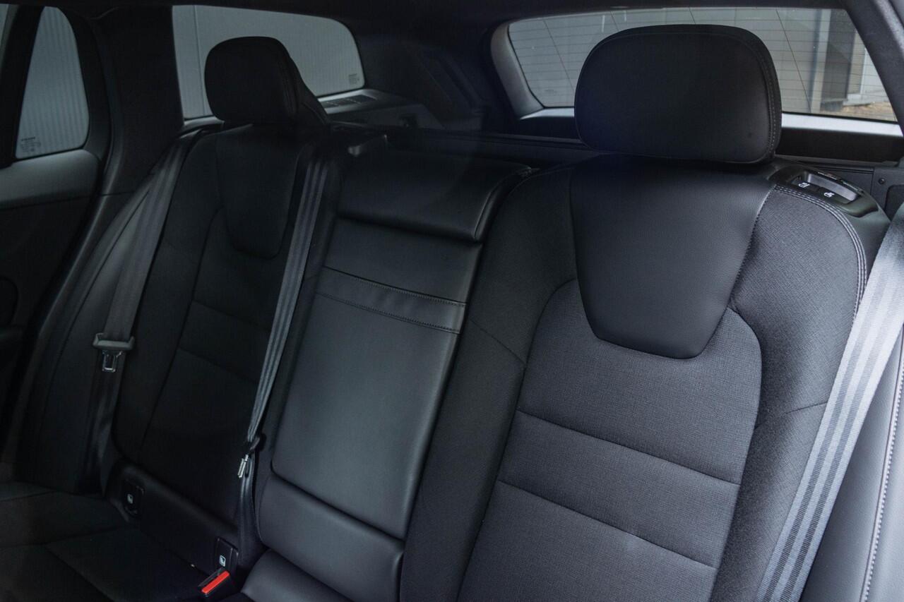 Volvo V60 T4 Automaat Momentum Pro | 19'' Lichmetalen velgen | Navigatie | Dealeronderhouden | Elektrisch bedienbare achterklep | Keyless start | Parkeersensoren achter |