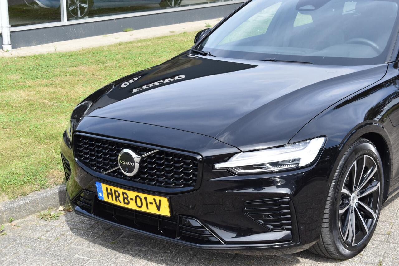 Volvo V60 T6 AWD 350PK Plug-in Hybrid Plus Dark | ACC | Pilot Assist | Stoel stuurverwarming | Camera | Harman Kardon